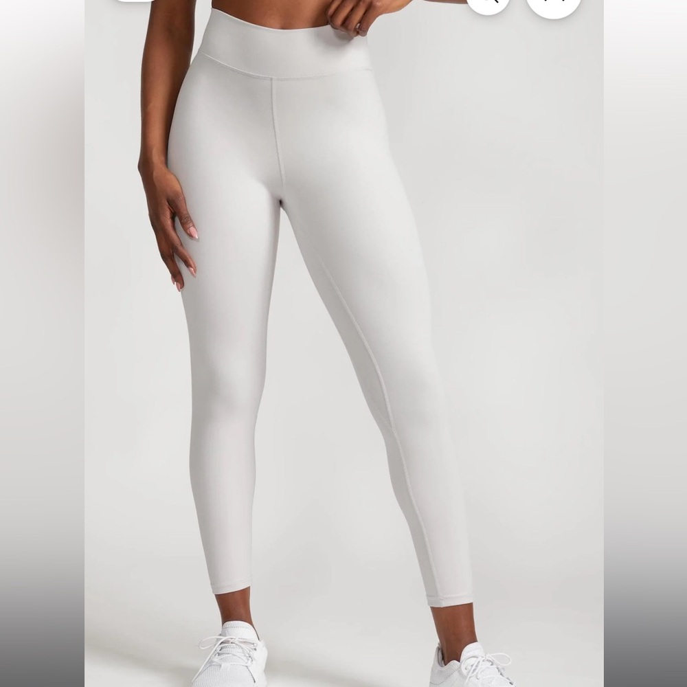 High-Waisted Gray Leggings with Seamless Design